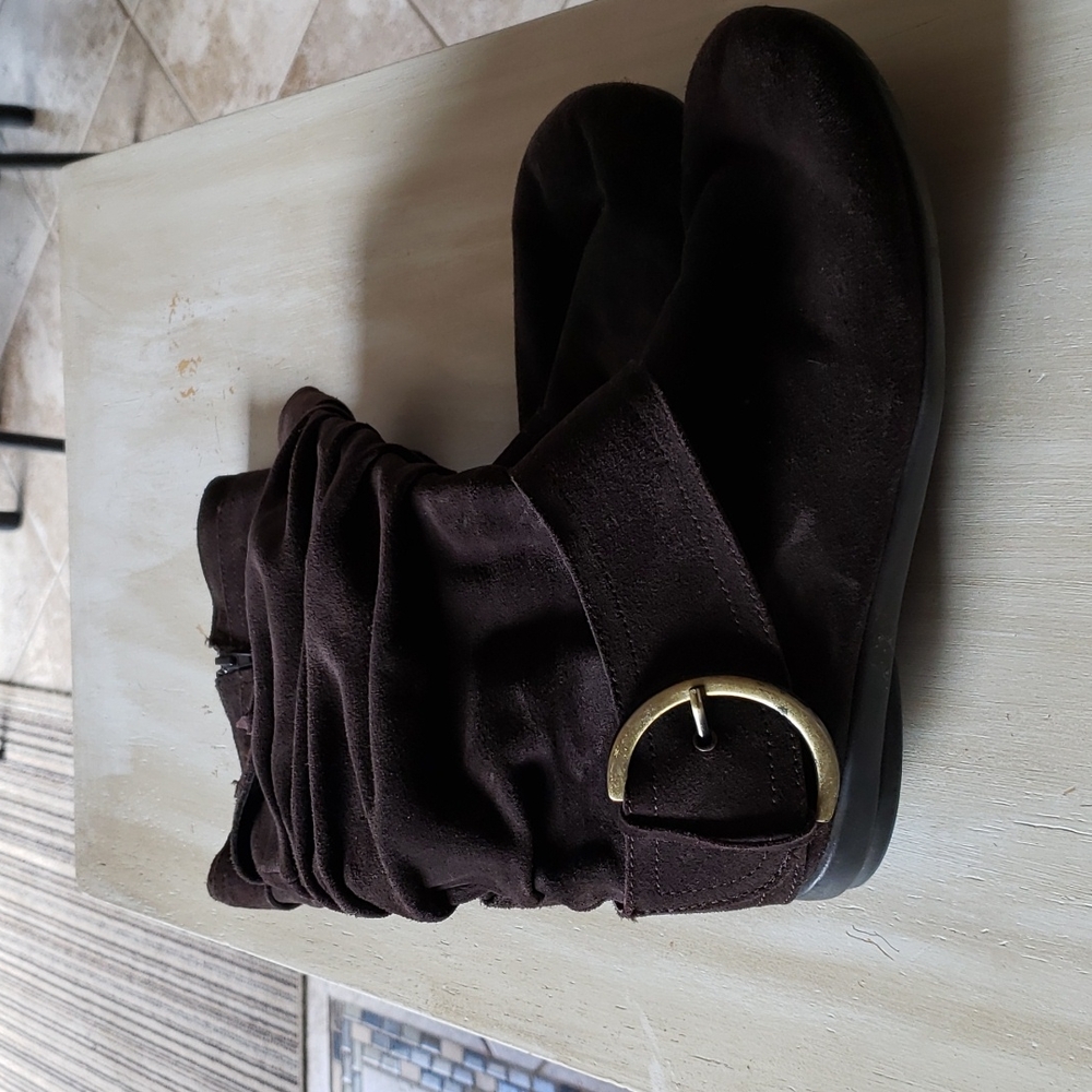 Great condition brown very small heel. - Picture 2 of 10